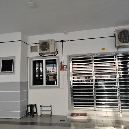 My Homestay Sitiawan - Astronaut Space House 8 Pax Экстерьер фото